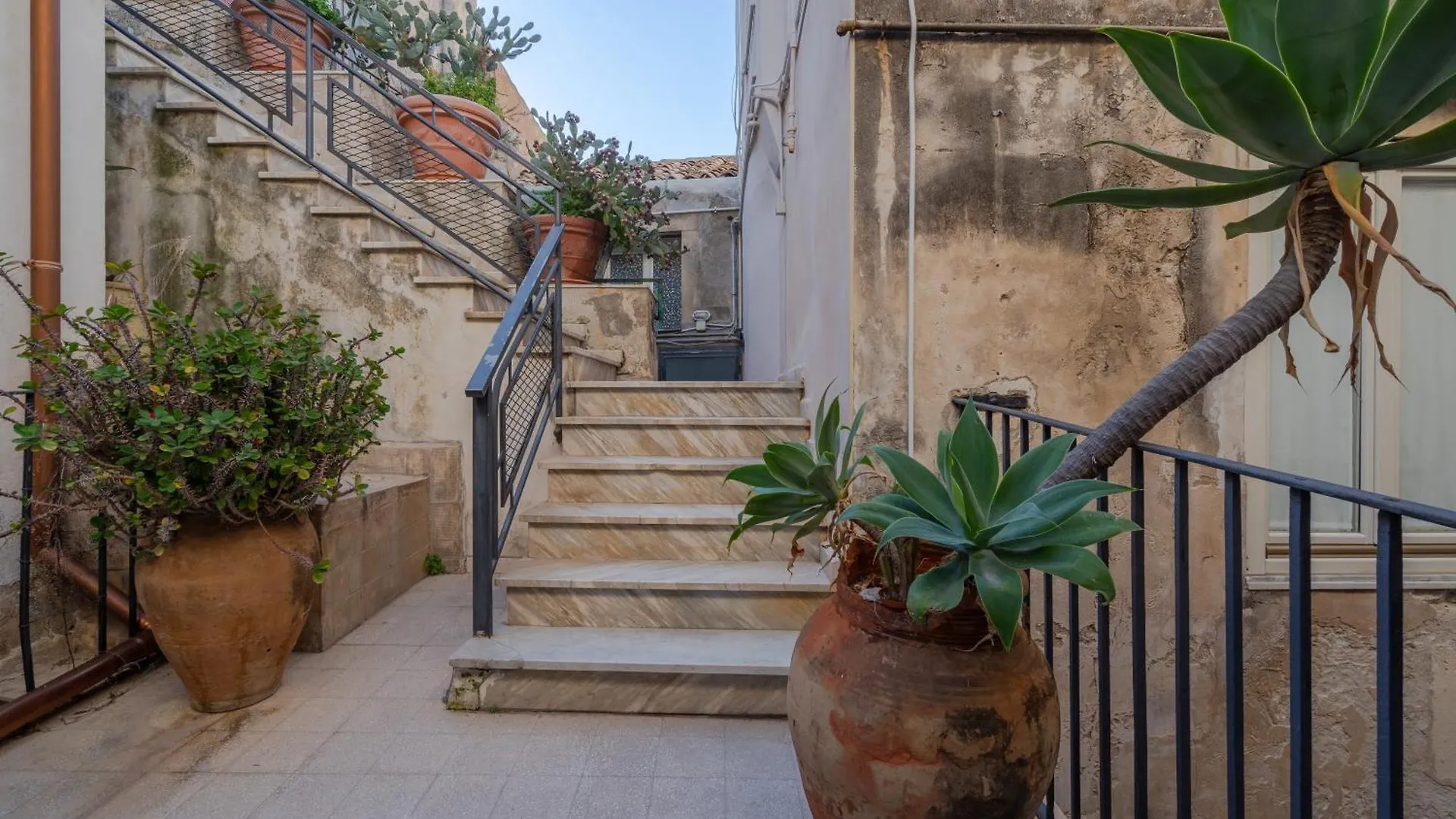 Apartment La Casa Della Scrittrice By Dimore In Sicily Syracuse